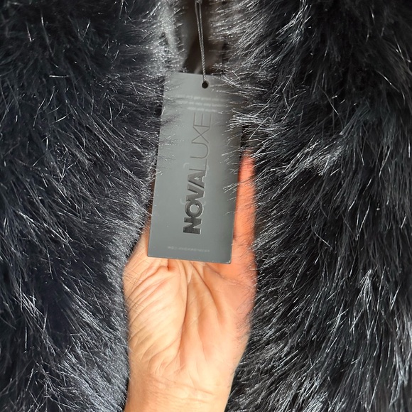 Fashion Nova Moscow Fur Coat - Picture 4 of 5